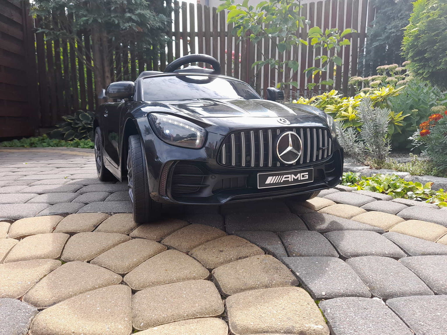 samochód Mercedes