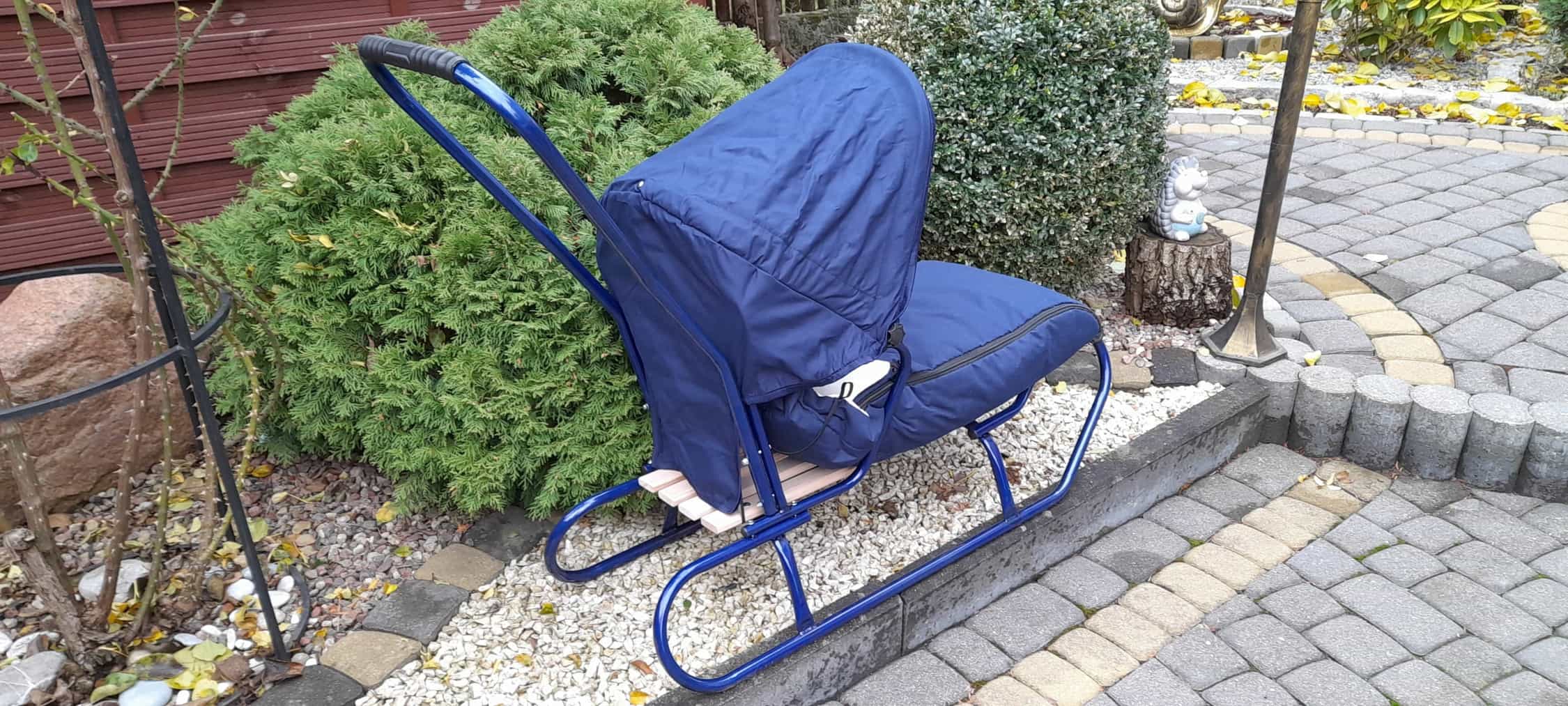 Sanki z pchaczem, daszkiem i ciepłym śpiworkiem. - obrazek 3