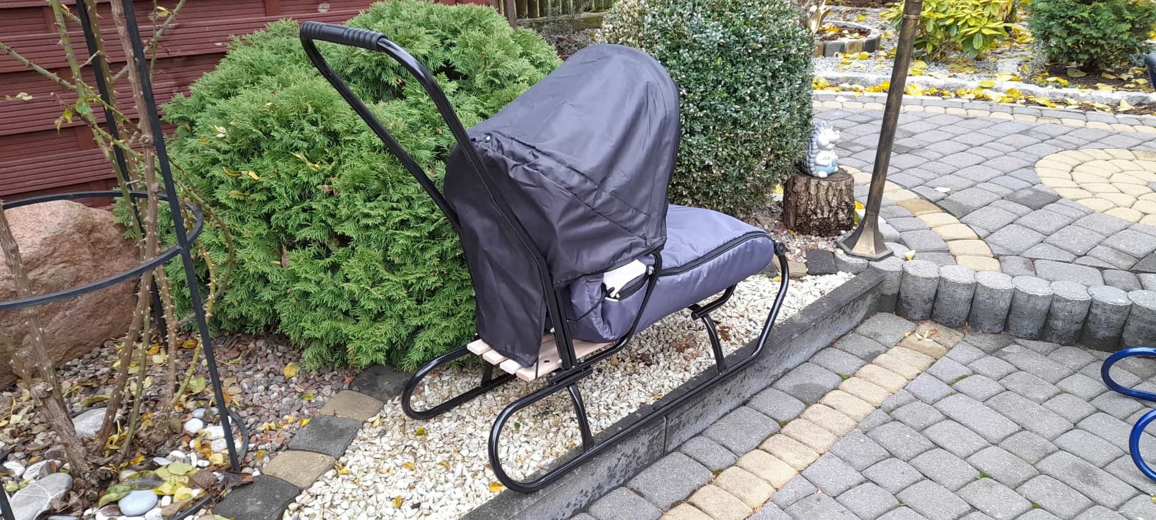 Sanki z pchaczem, daszkiem i ciepłym śpiworkiem. - obrazek 3