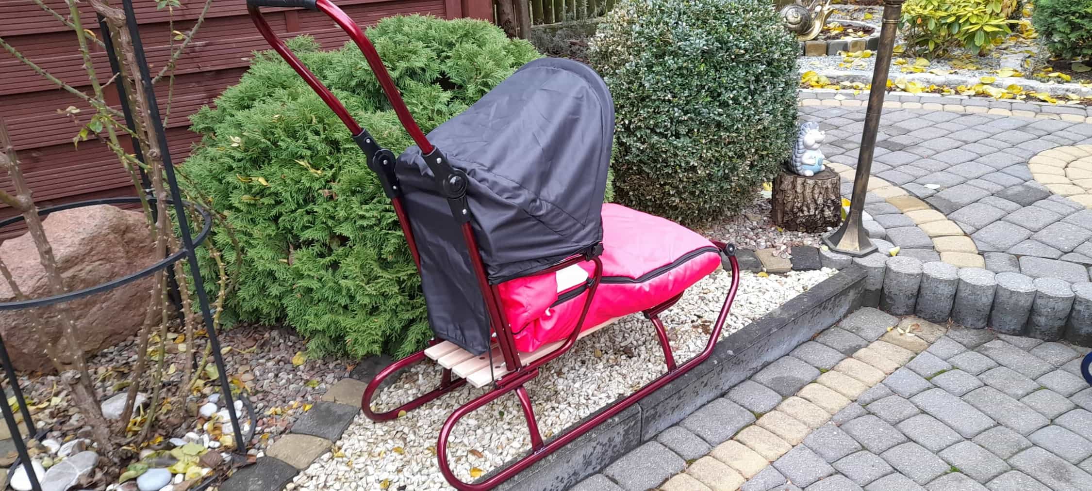 Sanki z pchaczem, daszkiem i ciepłym śpiworkiem. - obrazek 3