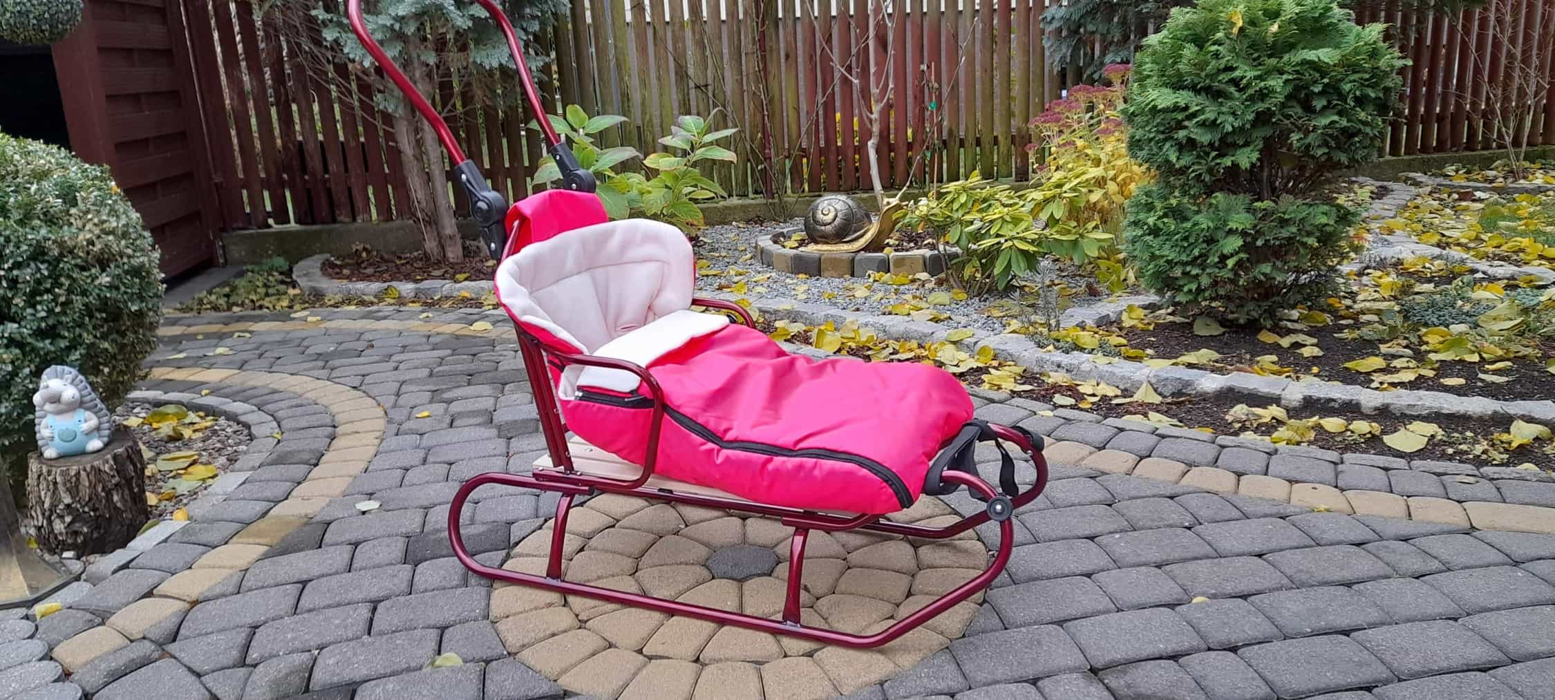 Sanki z pchaczem, daszkiem i ciepłym śpiworkiem. - obrazek 4
