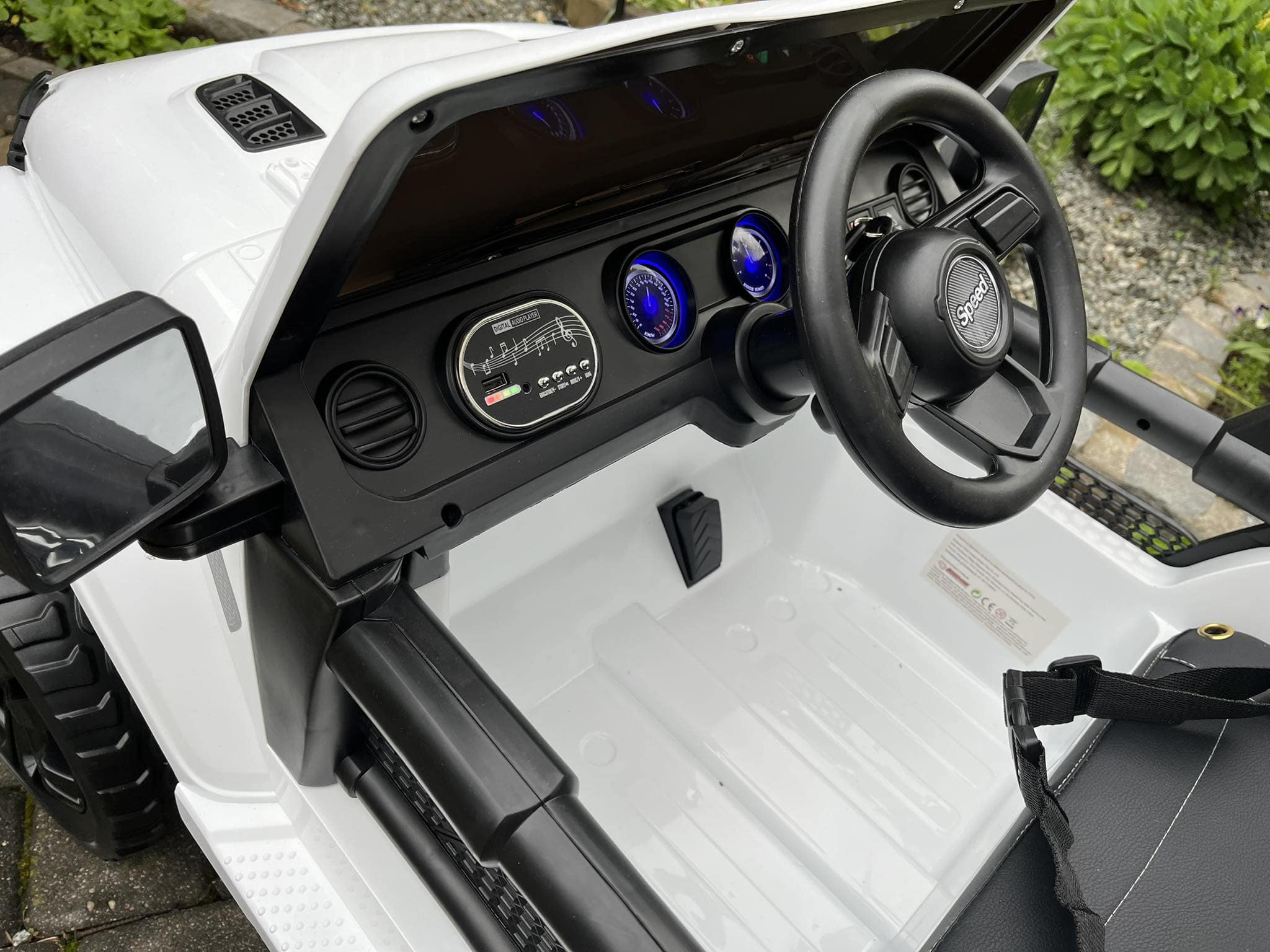 Samochód na akumulator JEEP 4x4 biały. - obrazek 7