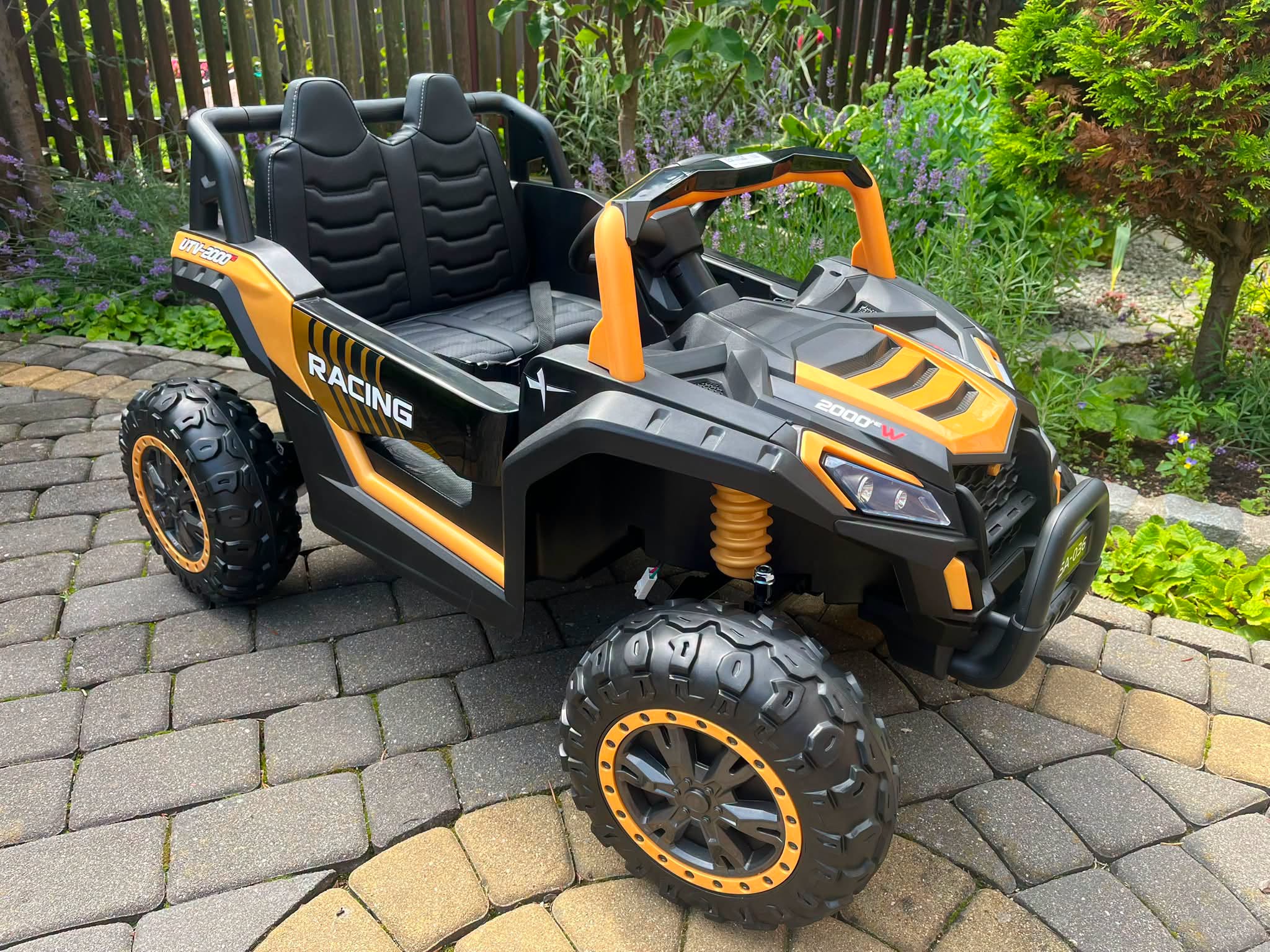 Autko terenowe BUGGI 4×4 elektryczne.